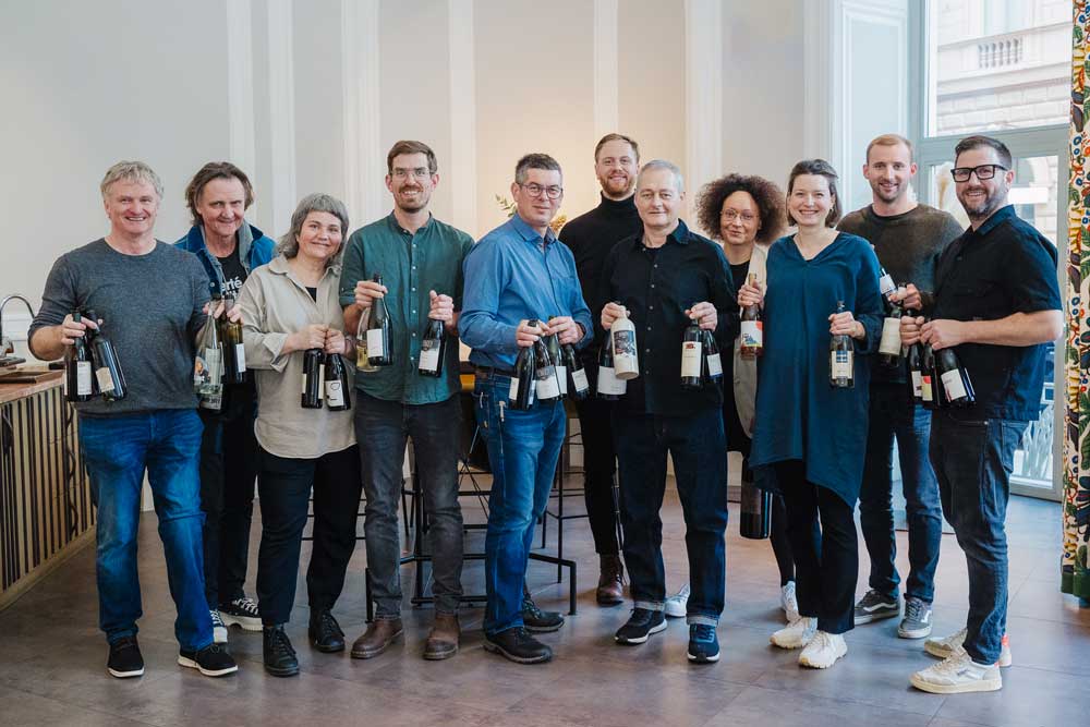 30 Jahre Pannobile V.l.n.r.: Paul Achs, Gerhard Pittnauer, Judith Beck, Andreas Gsellmann, Gernot Leitner, Martin Nittnaus, Gernot Heinrich, Lydia Nittnaus, Stefanie Renner, Georg Renner, Claus Preisinger